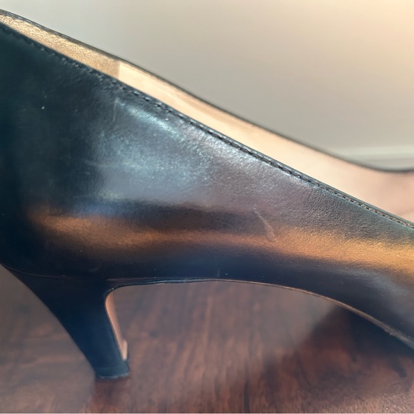 (SOLD) Authentic Prada Classic leather Back Pumps - Picture 6 of 6